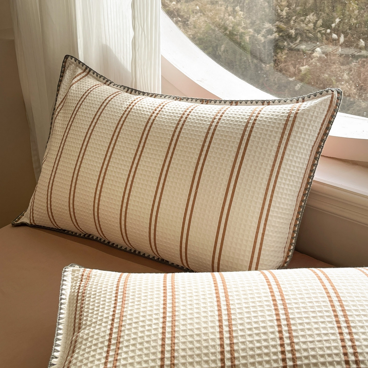 91家纺网 家纺一手货源 找家纺 莱茵家居 2026新款A类全棉华夫格印花贝壳边套件-华夫系列 华夫-拿铁