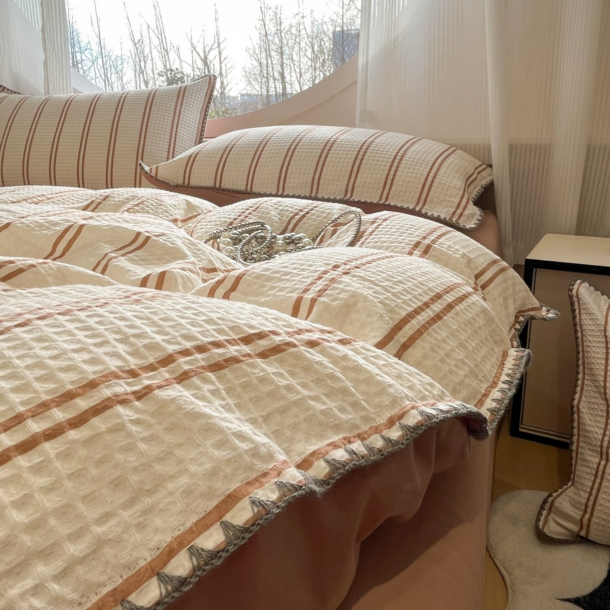 91家纺网 家纺一手货源 找家纺 莱茵家居 2026新款A类全棉华夫格印花贝壳边套件-华夫系列 华夫-拿铁