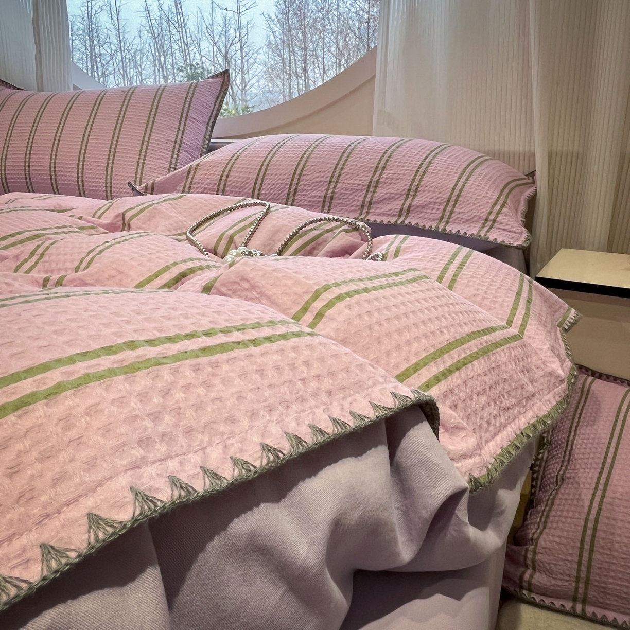 91家纺网 家纺一手货源 找家纺 莱茵家居 2026新款A类全棉华夫格印花贝壳边套件-华夫系列 华夫-树莓