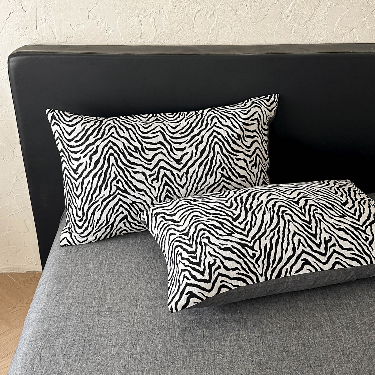 91家纺网 家纺一手货源 找家纺 （总）莱茵家居 2026新款A类60支全棉纯棉复古侘寂风色织提花四件套-墨隙系列