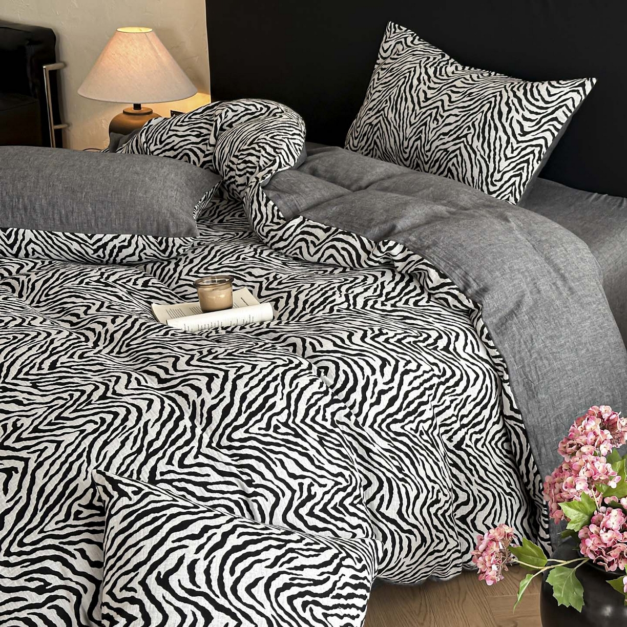 91家纺网 家纺一手货源 找家纺 （总）莱茵家居 2026新款A类60支全棉纯棉复古侘寂风色织提花四件套-墨隙系列