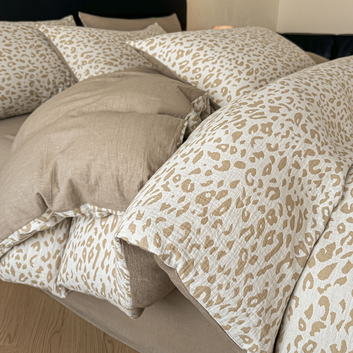 91家纺网 家纺一手货源 找家纺 （总）莱茵家居 2026新款A类60支全棉纯棉复古侘寂风色织提花四件套-墨隙系列