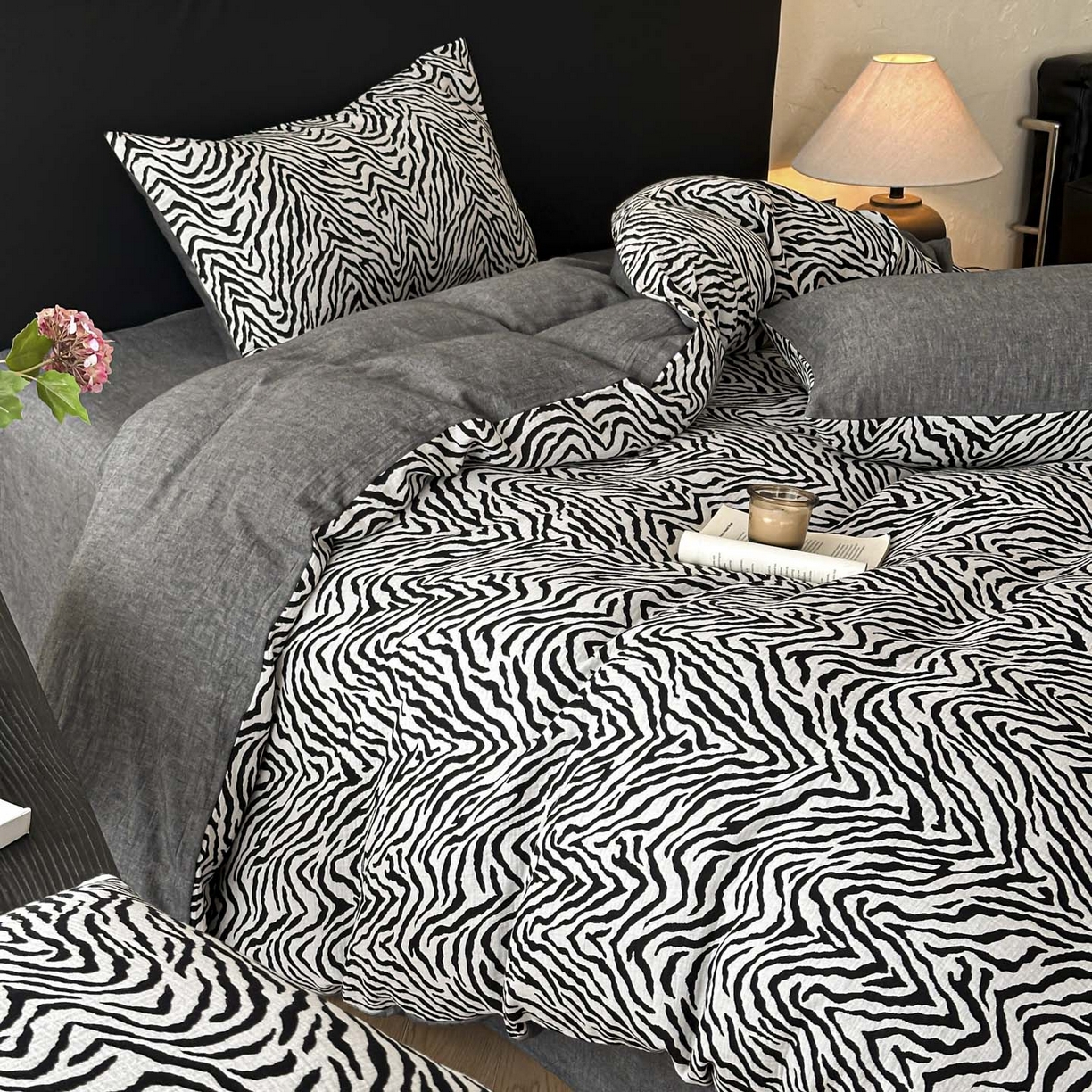 91家纺网 家纺一手货源 找家纺 莱茵家居 2026新款A类60支全棉纯棉复古侘寂风色织提花四件套-墨隙系列 斑斓-深灰