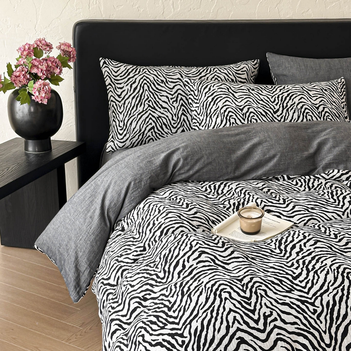 91家纺网 家纺一手货源 找家纺 莱茵家居 2026新款A类60支全棉纯棉复古侘寂风色织提花四件套-墨隙系列 斑斓-深灰