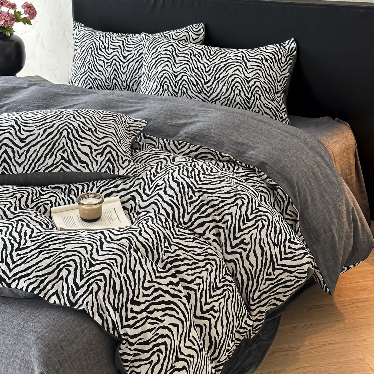 91家纺网 家纺一手货源 找家纺 莱茵家居 2026新款A类60支全棉纯棉复古侘寂风色织提花四件套-墨隙系列 斑斓-深灰