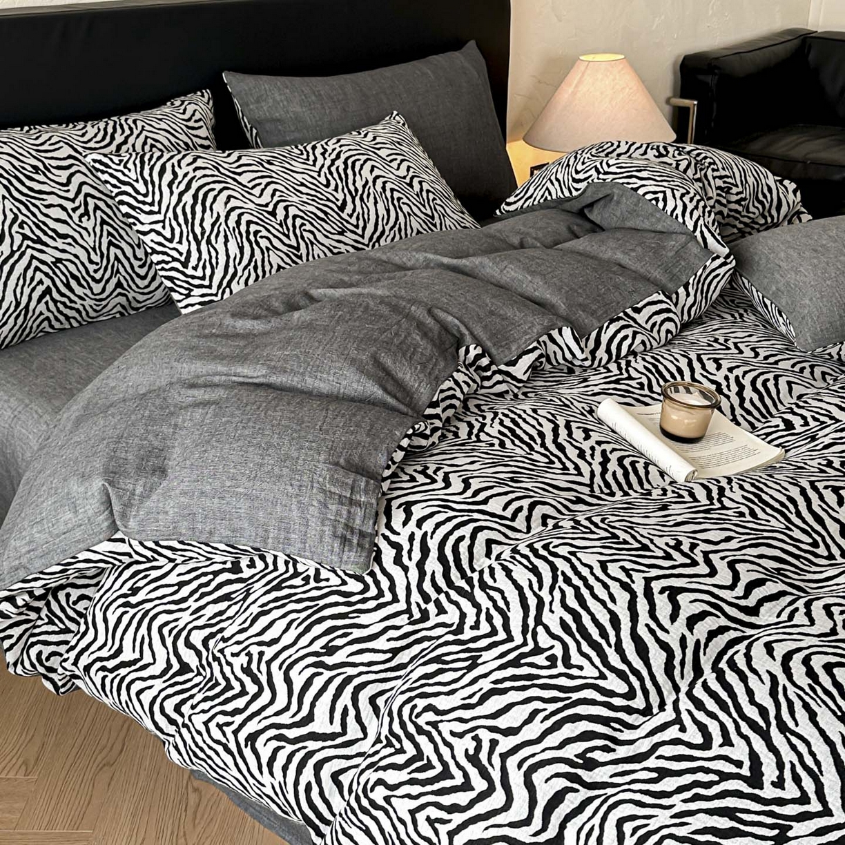 91家纺网 家纺一手货源 找家纺 莱茵家居 2026新款A类60支全棉纯棉复古侘寂风色织提花四件套-墨隙系列 斑斓-深灰