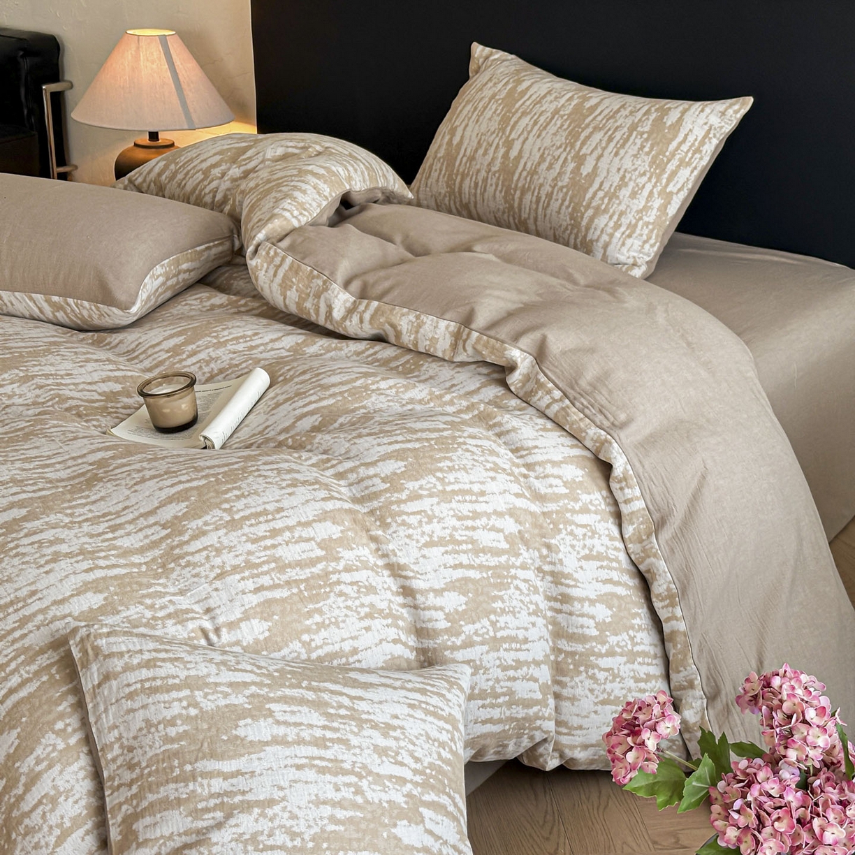 91家纺网 家纺一手货源 找家纺 莱茵家居 2026新款A类60支全棉纯棉复古侘寂风色织提花四件套-墨隙系列 墨隙-卡其