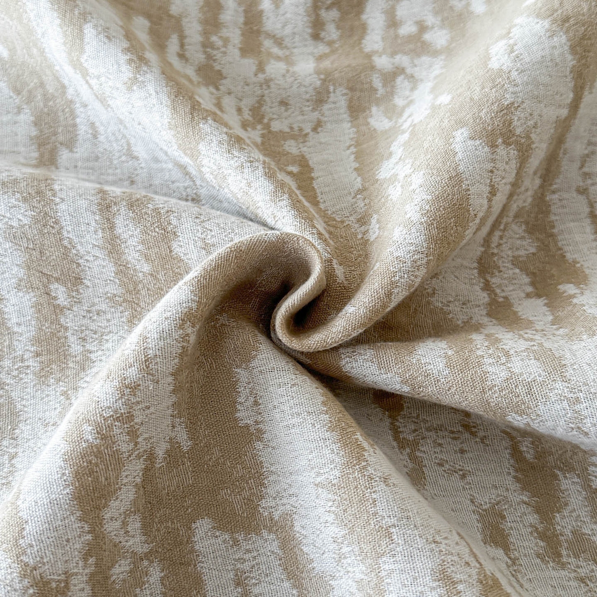 91家纺网 家纺一手货源 找家纺 莱茵家居 2026新款A类60支全棉纯棉复古侘寂风色织提花四件套-墨隙系列 墨隙-卡其