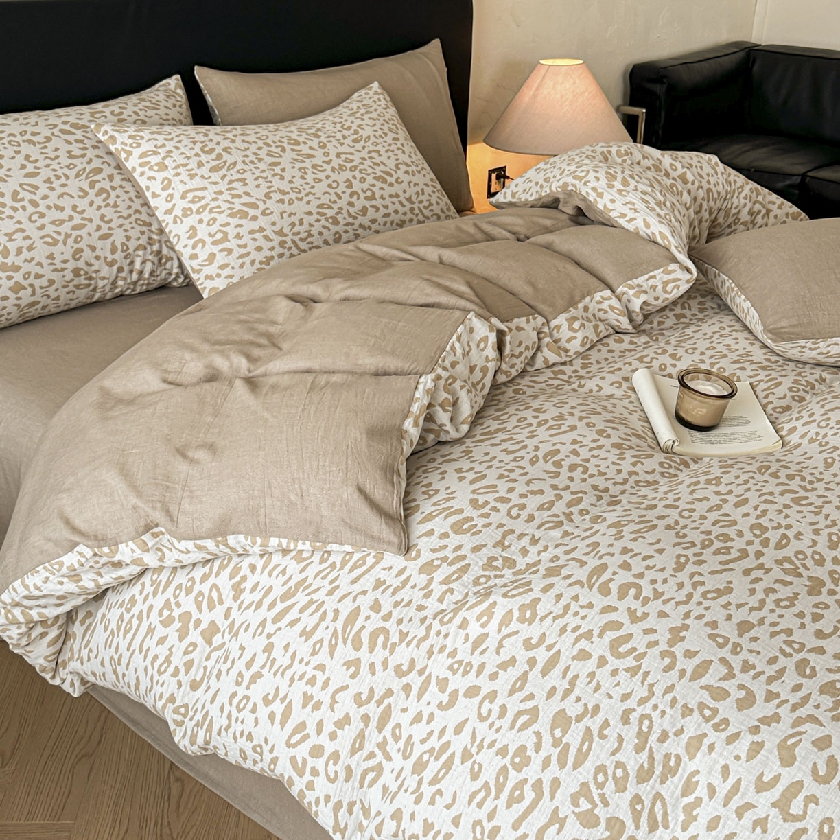 91家纺网 家纺一手货源 找家纺 莱茵家居 2026新款A类60支全棉纯棉复古侘寂风色织提花四件套-墨隙系列 豹纹-卡其