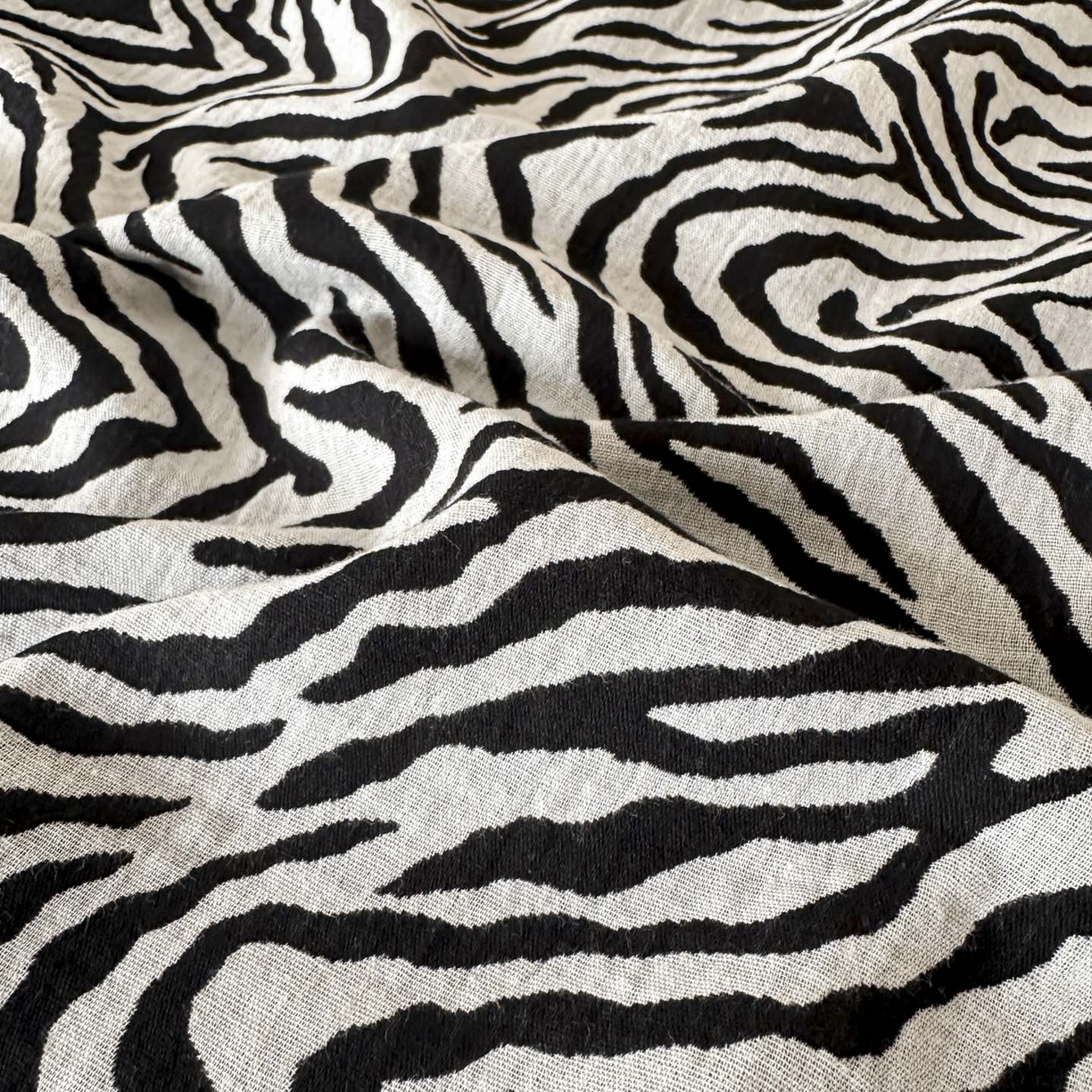 91家纺网 家纺一手货源 找家纺 莱茵家居 2026新款A类60支全棉纯棉复古侘寂风色织提花四件套-墨隙系列 斑斓-深灰