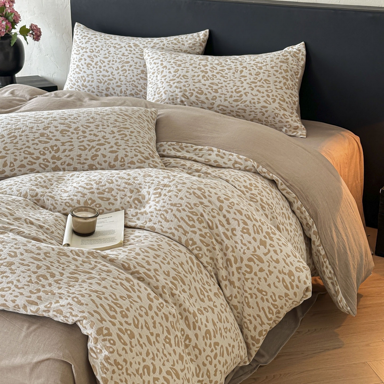 91家纺网 家纺一手货源 找家纺 莱茵家居 2026新款A类60支全棉纯棉复古侘寂风色织提花四件套-墨隙系列 豹纹-卡其