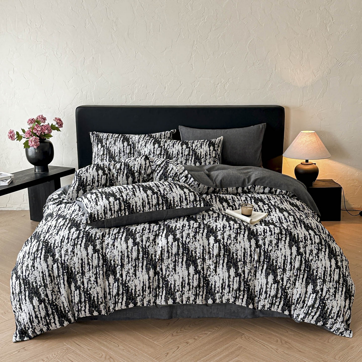 91家纺网 家纺一手货源 找家纺 莱茵家居 2026新款A类60支全棉纯棉复古侘寂风色织提花四件套-墨隙系列 墨隙-深灰