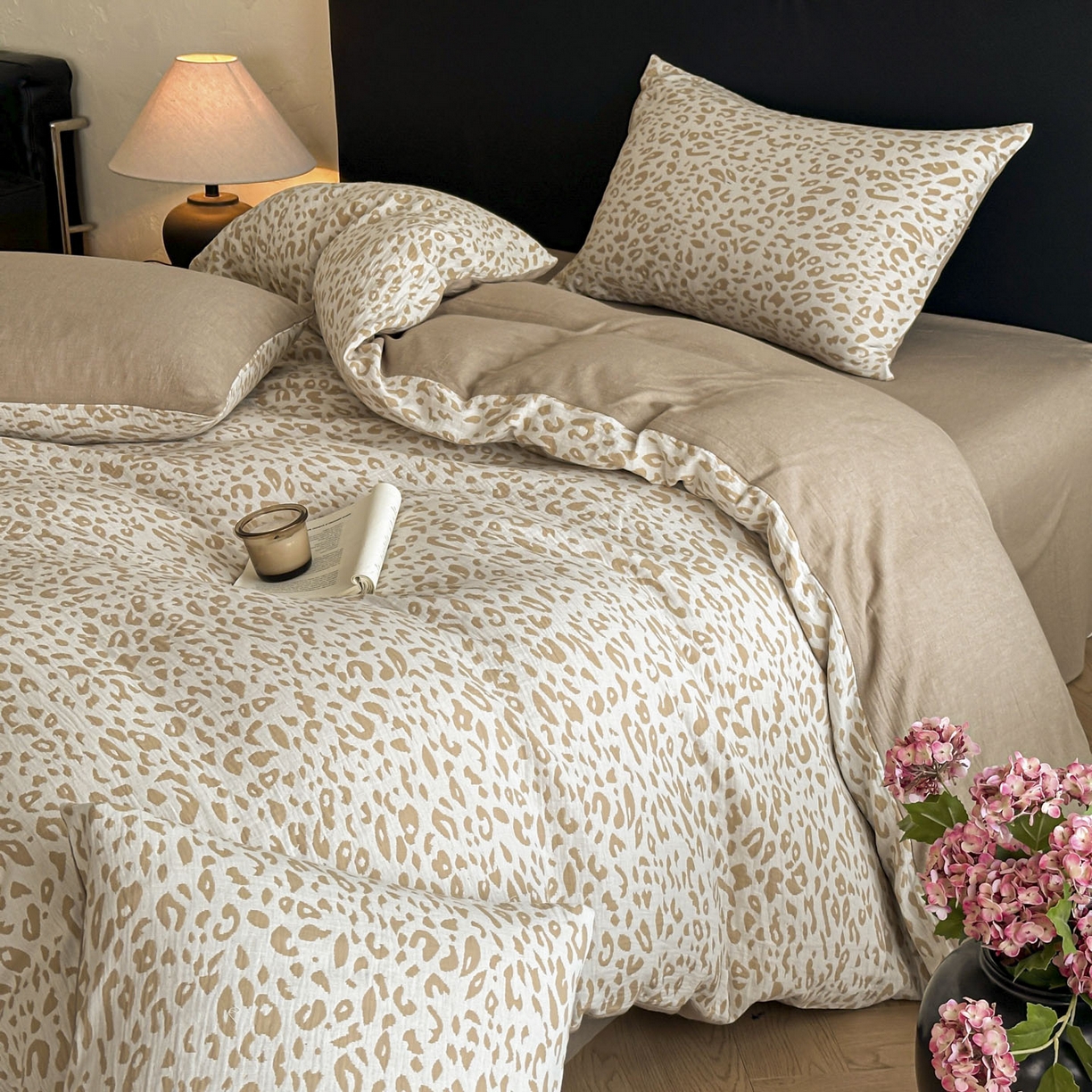 91家纺网 家纺一手货源 找家纺 莱茵家居 2026新款A类60支全棉纯棉复古侘寂风色织提花四件套-墨隙系列 豹纹-卡其