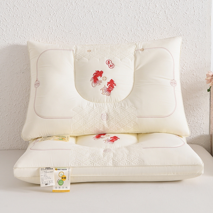 91家纺网 家纺一手货源 找家纺 雅晨枕芯 2026新款绣花款遇见锦鲤分区定型枕学生枕头成人枕芯 遇见锦鲤-白色单只装