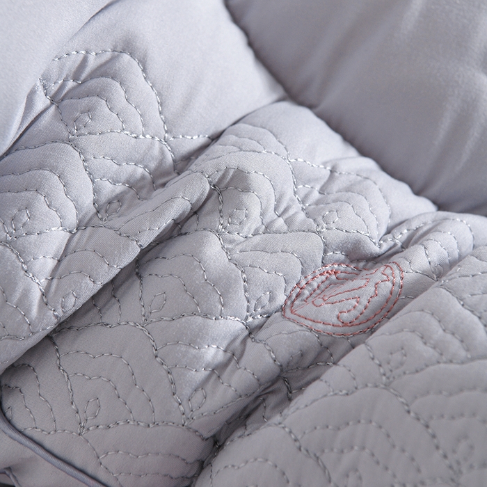 91家纺网 家纺一手货源 找家纺 雅晨枕芯 2026新款绣花款遇见锦鲤分区定型枕学生枕头成人枕芯 遇见锦鲤-灰色一对装