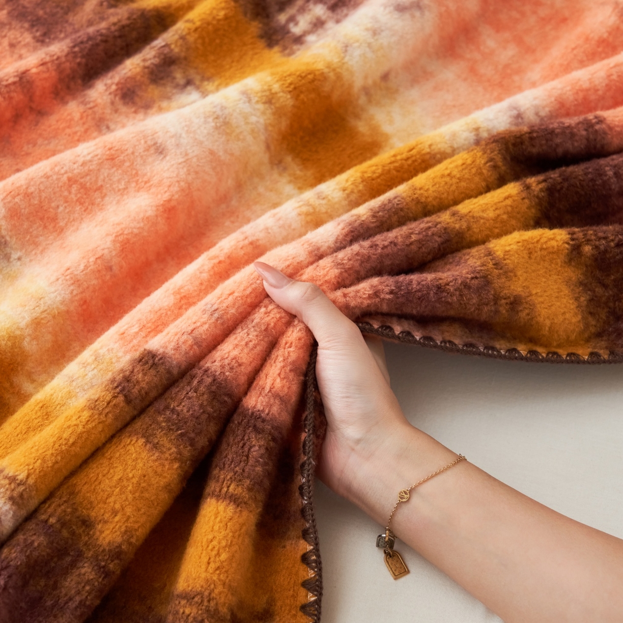 91家纺网 家纺一手货源 找家纺 莱家富 2026新款加厚高端仿羊绒毛毯沙发盖毯午睡盖被双层复古四季毯礼盒装 巴克洛