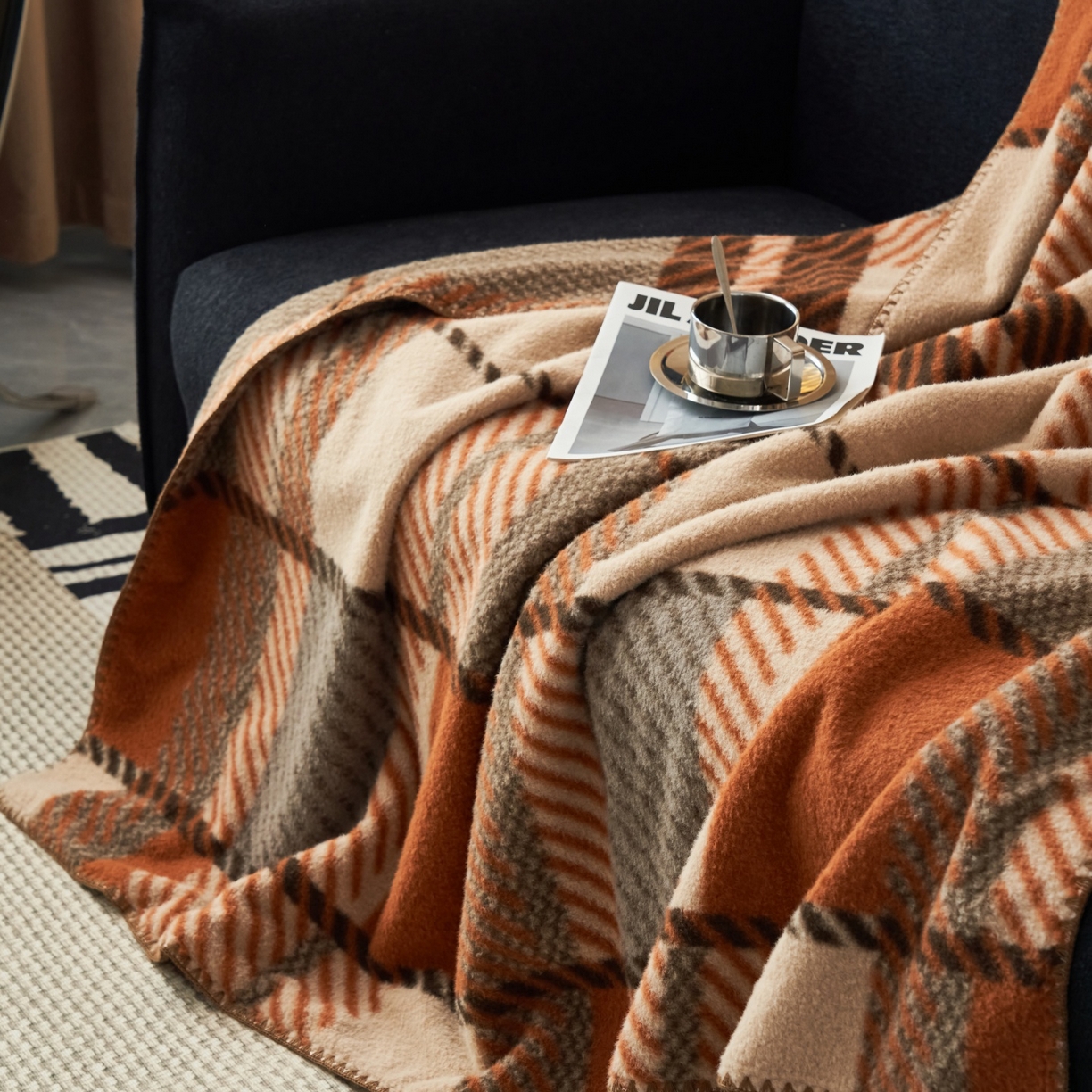 91家纺网 家纺一手货源 找家纺 莱家富 2026新款加厚高端仿羊绒毛毯沙发盖毯午睡盖被双层复古四季毯礼盒装 麦克马伦