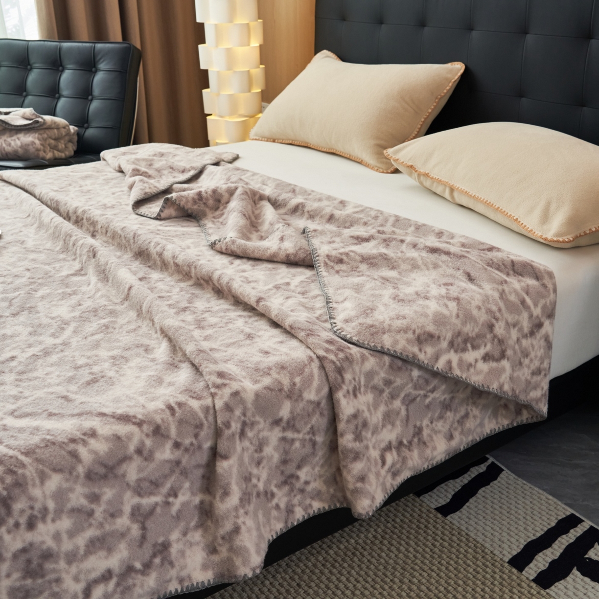 91家纺网 家纺一手货源 找家纺 莱家富 2026新款加厚高端仿羊绒毛毯沙发盖毯午睡盖被双层复古四季毯礼盒装 石头纹