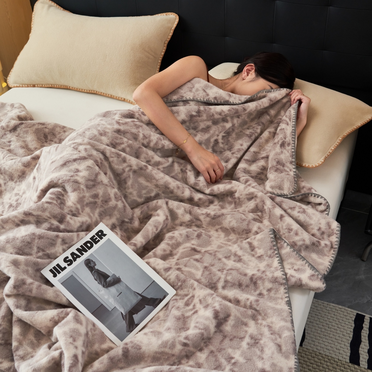 91家纺网 家纺一手货源 找家纺 莱家富 2026新款加厚高端仿羊绒毛毯沙发盖毯午睡盖被双层复古四季毯礼盒装 石头纹