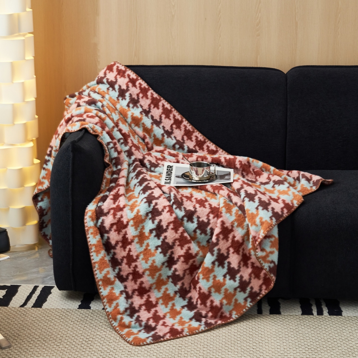 91家纺网 家纺一手货源 找家纺 莱家富 2026新款加厚高端仿羊绒毛毯沙发盖毯午睡盖被双层复古四季毯礼盒装 千鸟格