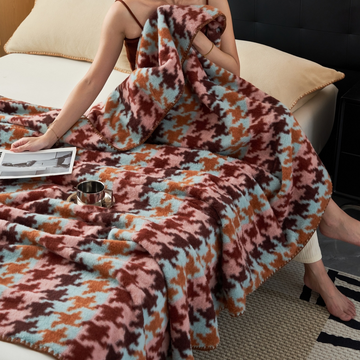 91家纺网 家纺一手货源 找家纺 莱家富 2026新款加厚高端仿羊绒毛毯沙发盖毯午睡盖被双层复古四季毯礼盒装 千鸟格