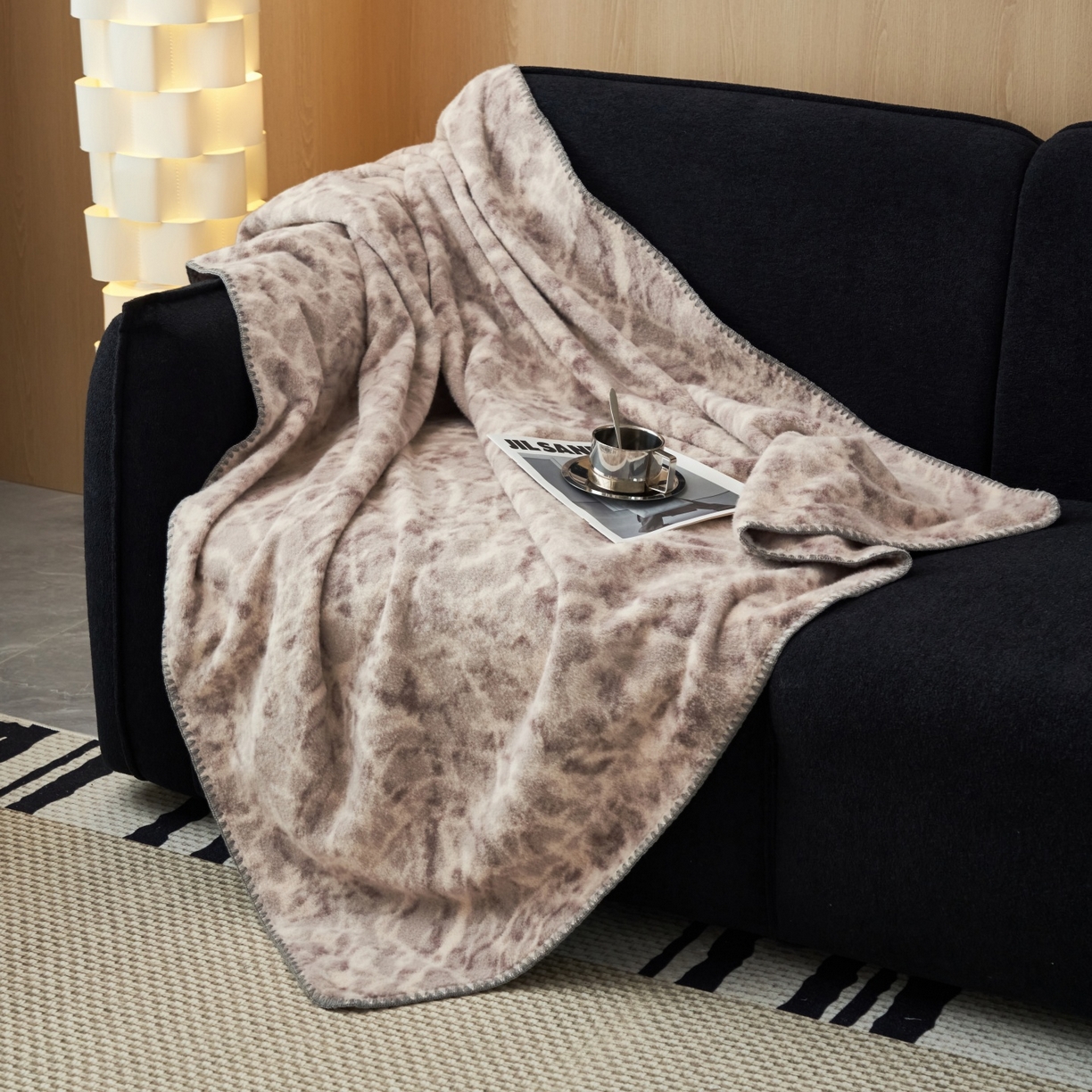 91家纺网 家纺一手货源 找家纺 莱家富 2026新款加厚高端仿羊绒毛毯沙发盖毯午睡盖被双层复古四季毯礼盒装 石头纹