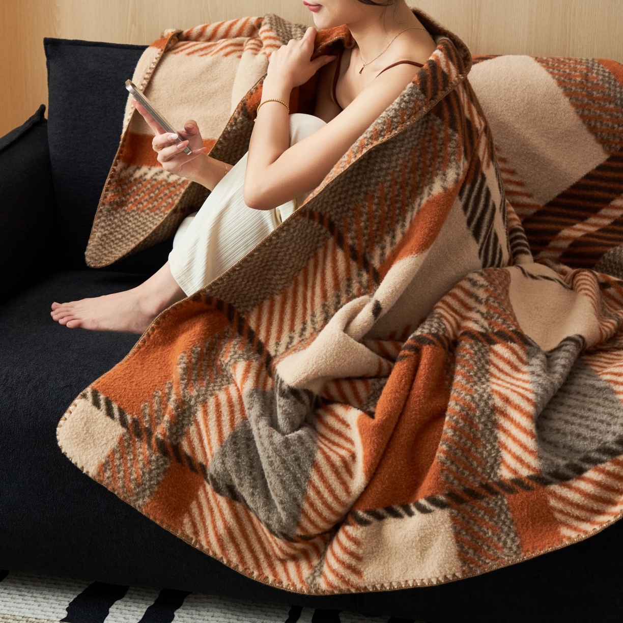 91家纺网 家纺一手货源 找家纺 莱家富 2026新款加厚高端仿羊绒毛毯沙发盖毯午睡盖被双层复古四季毯礼盒装 麦克马伦