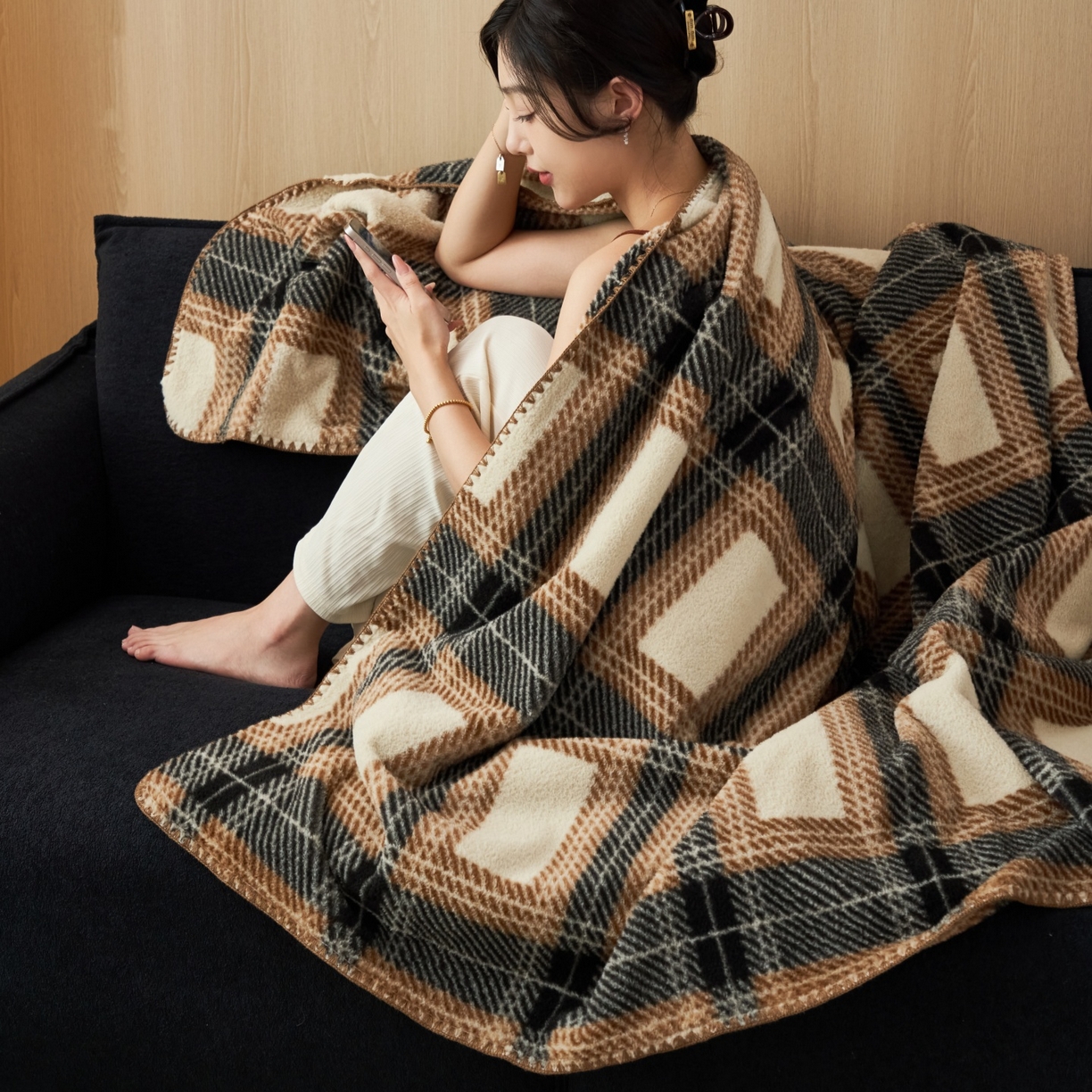 91家纺网 家纺一手货源 找家纺 莱家富 2026新款加厚高端仿羊绒毛毯沙发盖毯午睡盖被双层复古四季毯礼盒装 贝蒂斯