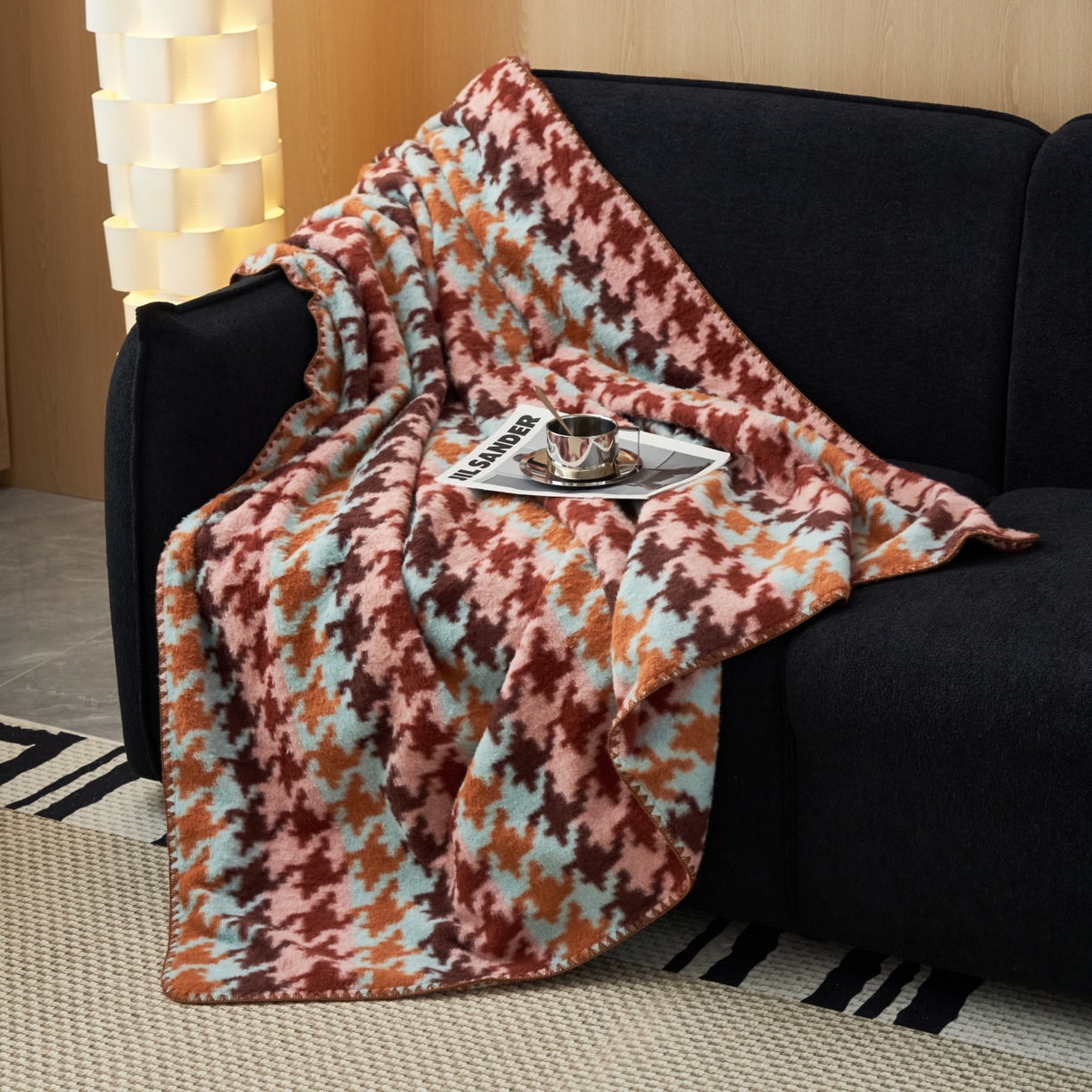 91家纺网 家纺一手货源 找家纺 莱家富 2026新款加厚高端仿羊绒毛毯沙发盖毯午睡盖被双层复古四季毯礼盒装 千鸟格