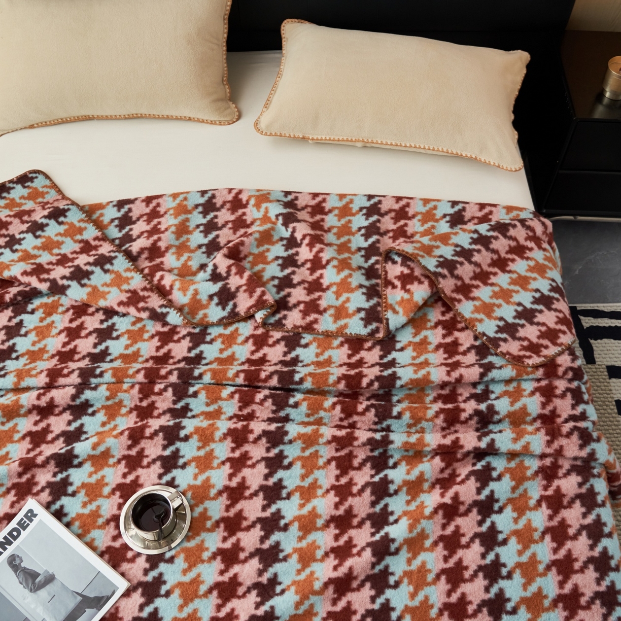 91家纺网 家纺一手货源 找家纺 莱家富 2026新款加厚高端仿羊绒毛毯沙发盖毯午睡盖被双层复古四季毯礼盒装 千鸟格