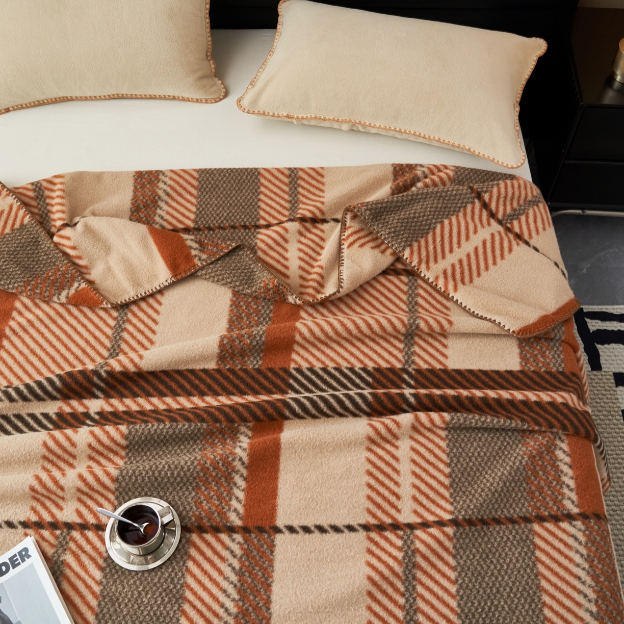 91家纺网 家纺一手货源 找家纺 莱家富 2026新款加厚高端仿羊绒毛毯沙发盖毯午睡盖被双层复古四季毯礼盒装 麦克马伦