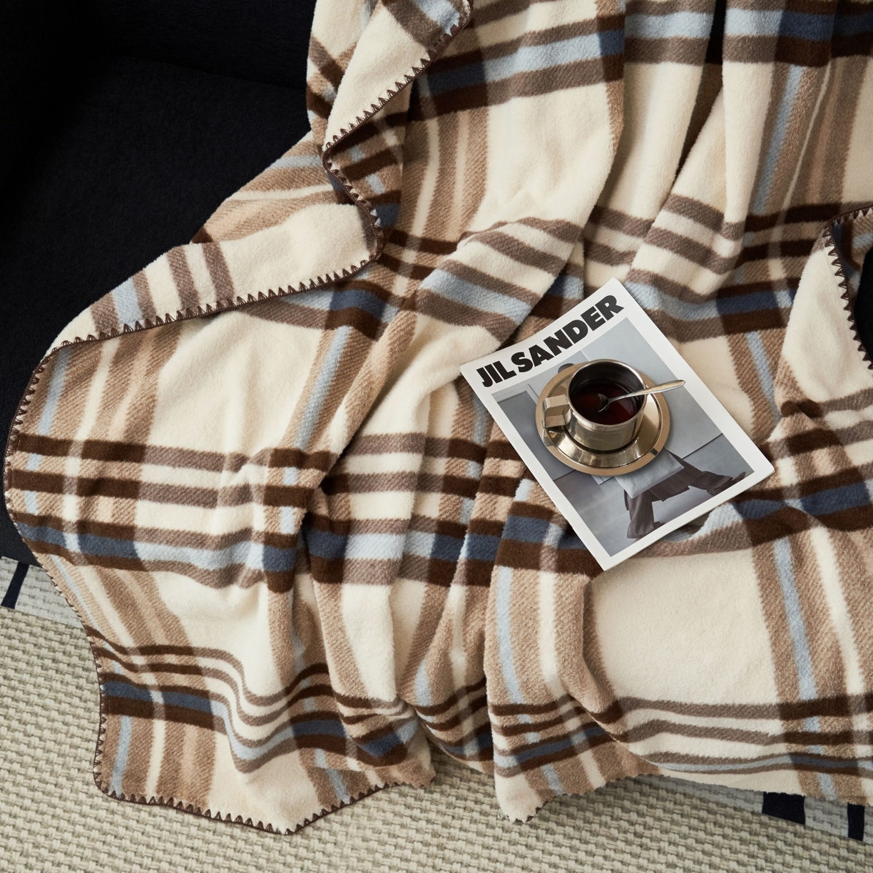 91家纺网 家纺一手货源 找家纺 莱家富 2026新款加厚高端仿羊绒毛毯沙发盖毯午睡盖被双层复古四季毯礼盒装 经典格