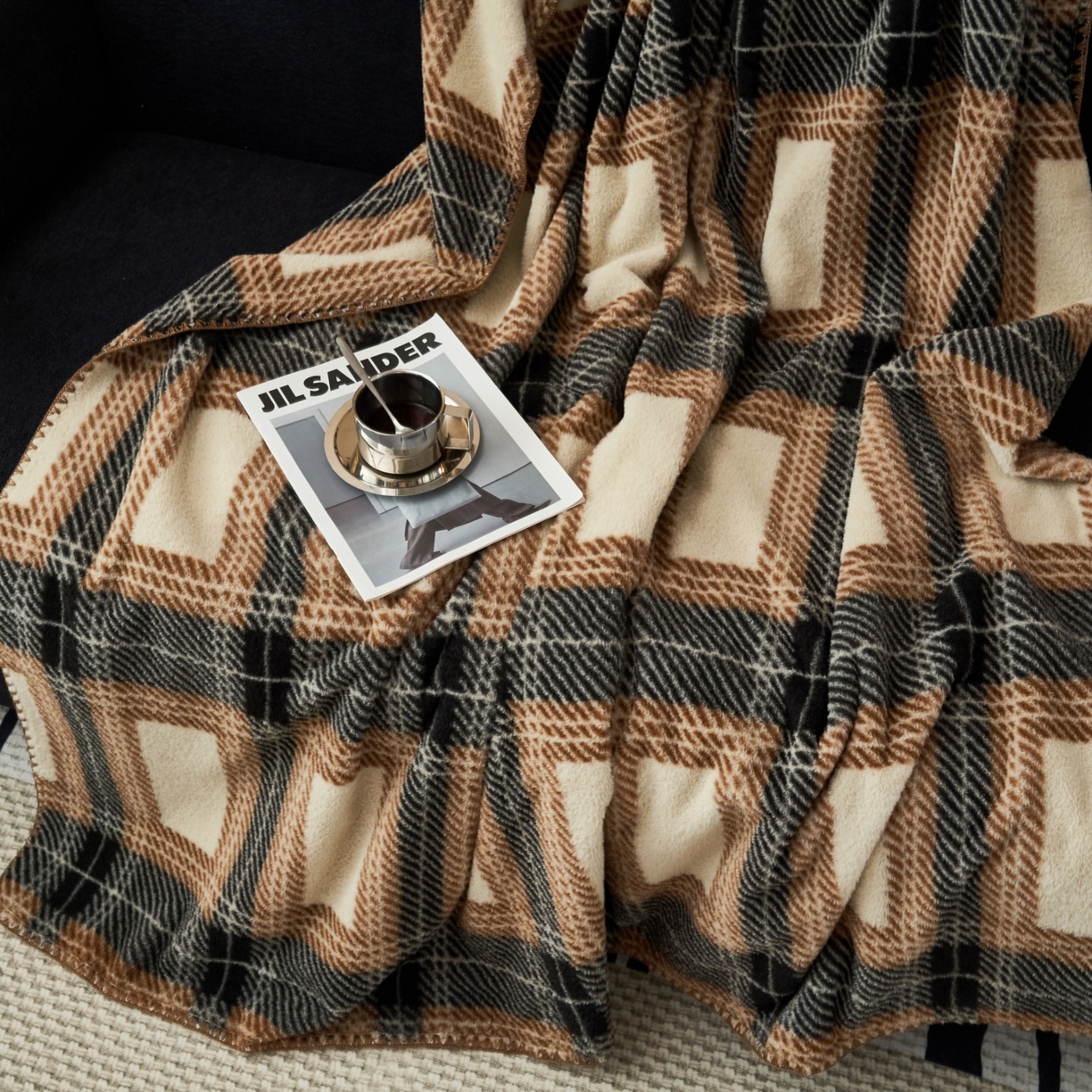 91家纺网 家纺一手货源 找家纺 莱家富 2026新款加厚高端仿羊绒毛毯沙发盖毯午睡盖被双层复古四季毯礼盒装 贝蒂斯