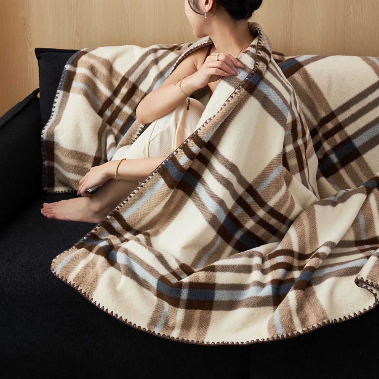 91家纺网 家纺一手货源 找家纺 莱家富 2026新款加厚高端仿羊绒毛毯沙发盖毯午睡盖被双层复古四季毯礼盒装 经典格