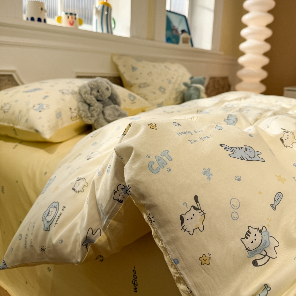 91家纺网 家纺一手货源 找家纺 呗旺鹿 2026新款全棉纯棉40支13070卡通印花四件套-场景二 机灵猫