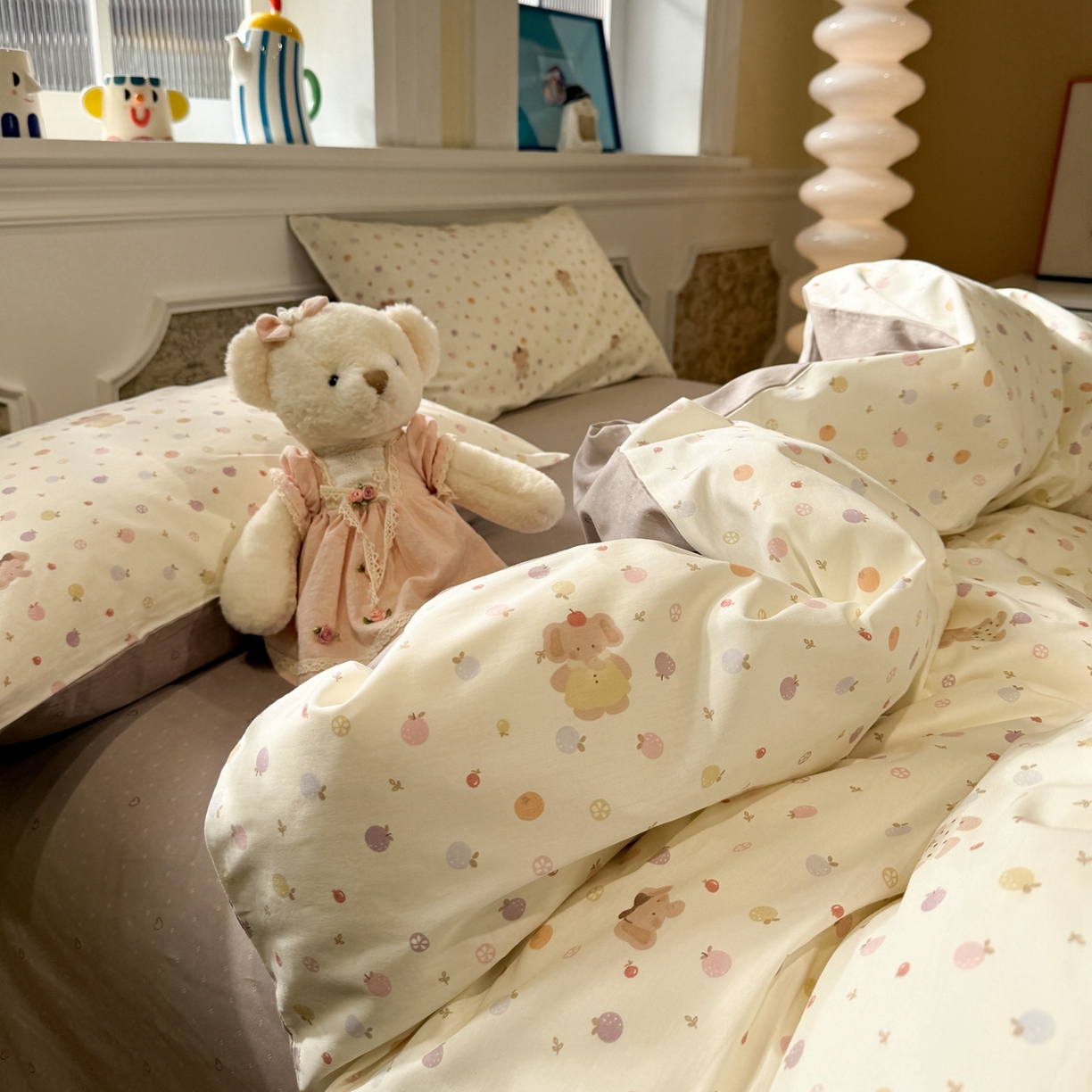 91家纺网 家纺一手货源 找家纺 呗旺鹿 2026新款全棉纯棉40支13070卡通印花四件套-场景二 果子象