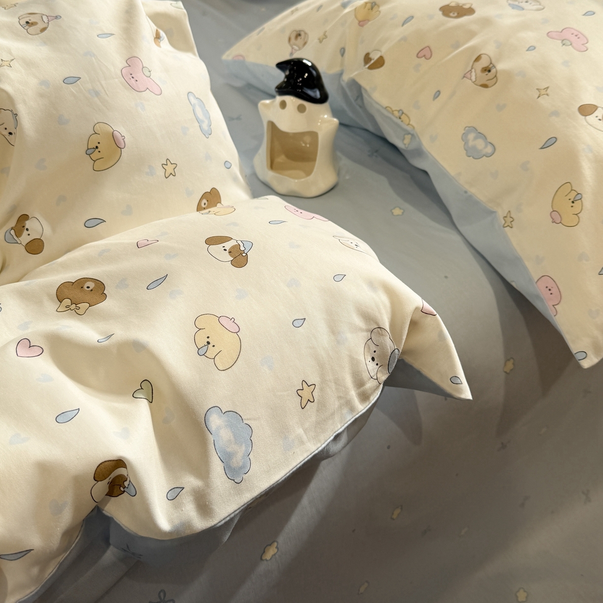 91家纺网 家纺一手货源 找家纺 呗旺鹿 2026新款全棉纯棉40支13070卡通印花四件套-场景二 鼻涕狗