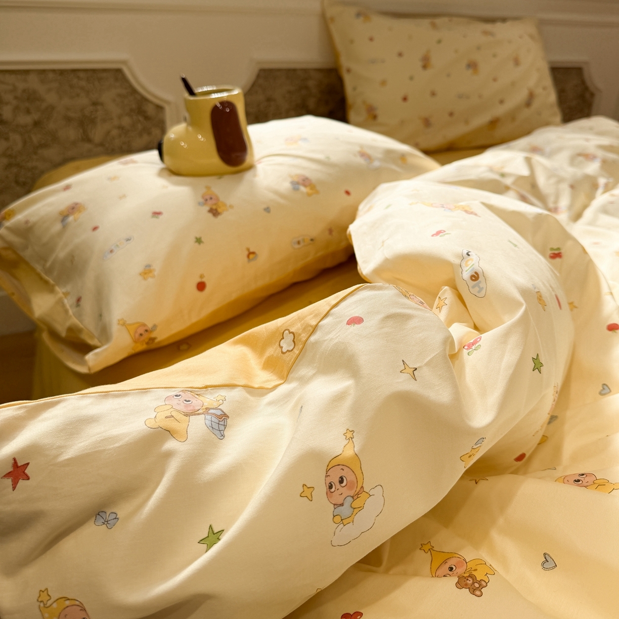 91家纺网 家纺一手货源 找家纺 呗旺鹿 2026新款全棉纯棉40支13070卡通印花四件套-场景二 可爱星人