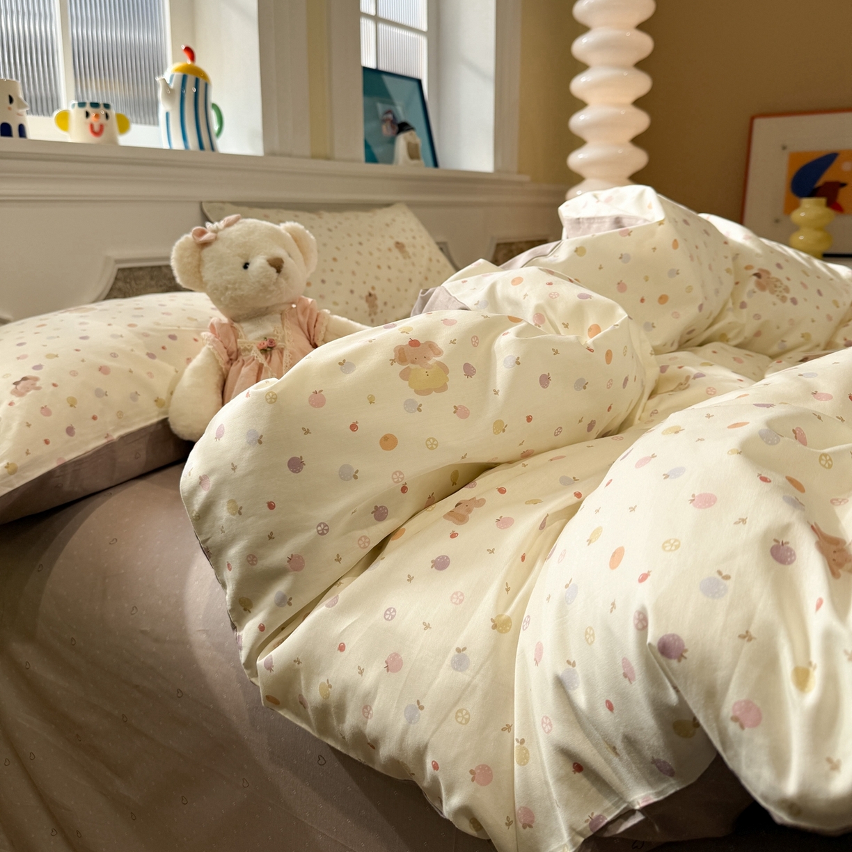 91家纺网 家纺一手货源 找家纺 呗旺鹿 2026新款全棉纯棉40支13070卡通印花四件套-场景二 果子象