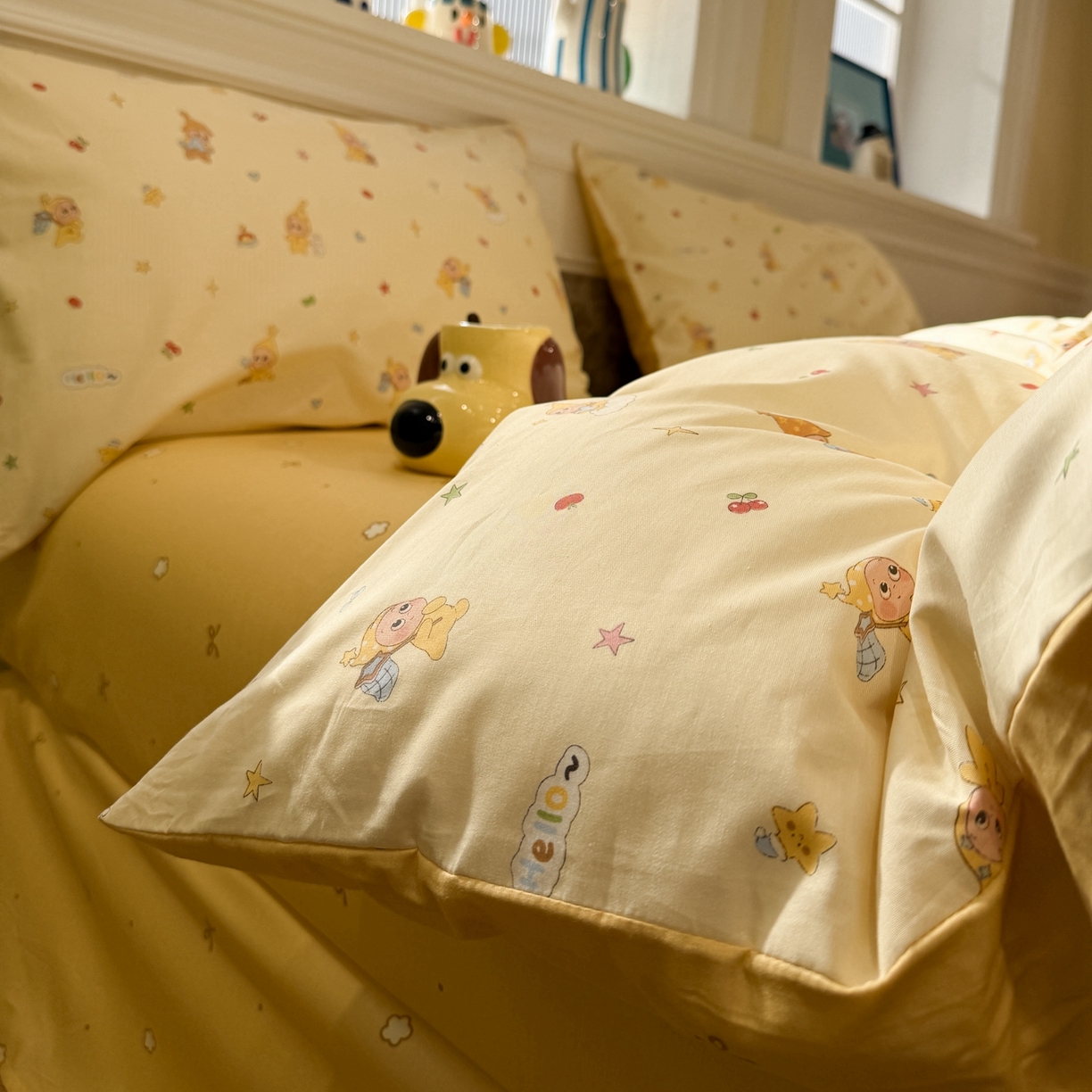 91家纺网 家纺一手货源 找家纺 呗旺鹿 2026新款全棉纯棉40支13070卡通印花四件套-场景二 可爱星人