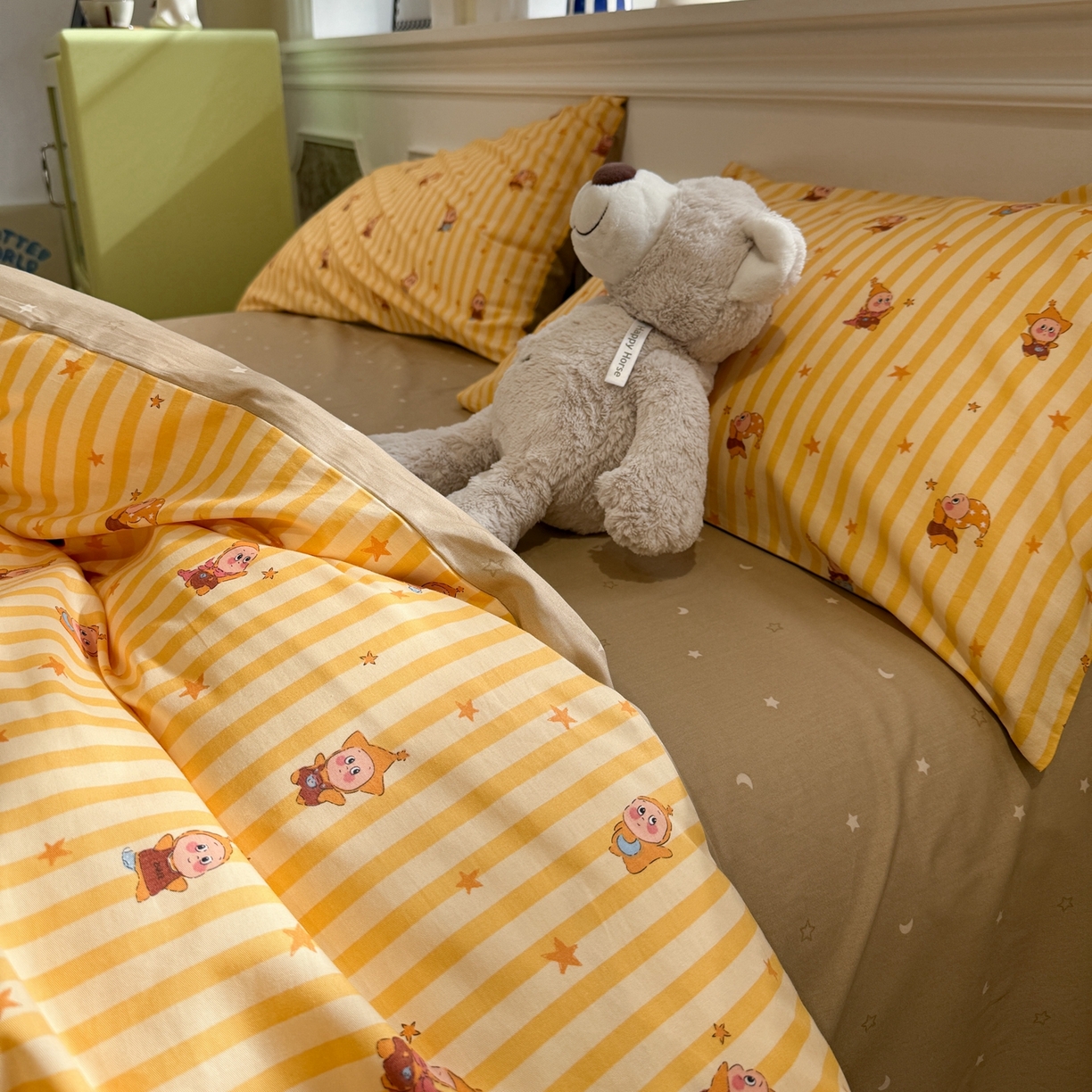 91家纺网 家纺一手货源 找家纺 呗旺鹿 2026新款全棉纯棉40支13070卡通印花四件套-场景二 萌星