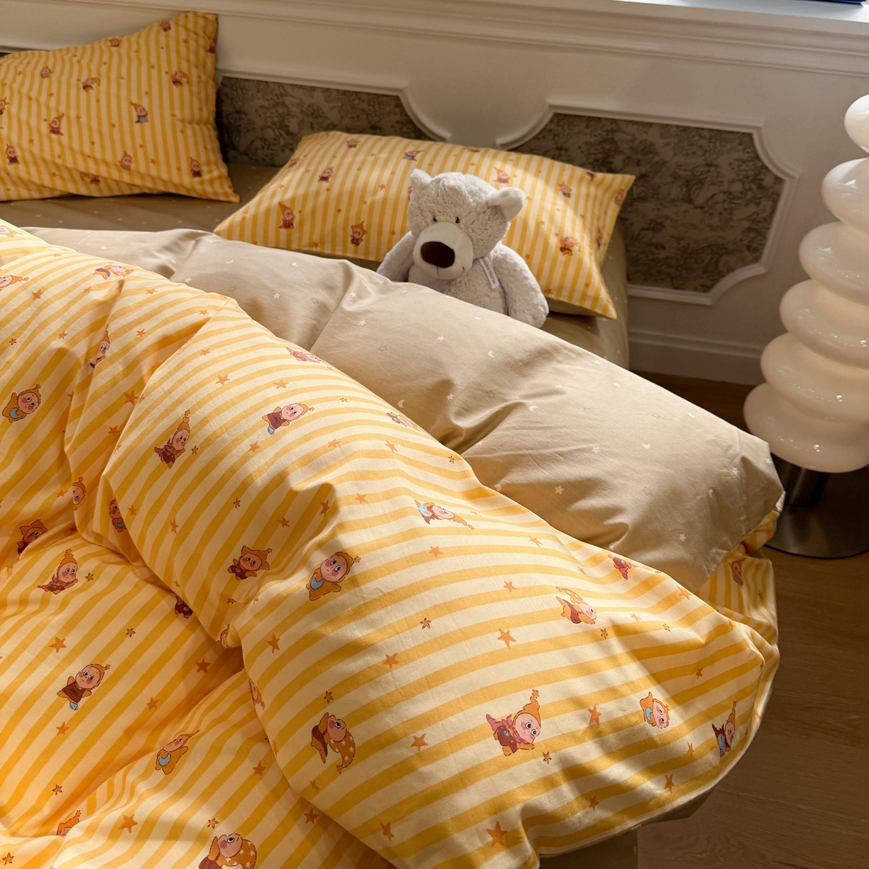 91家纺网 家纺一手货源 找家纺 呗旺鹿 2026新款全棉纯棉40支13070卡通印花四件套-场景二 萌星