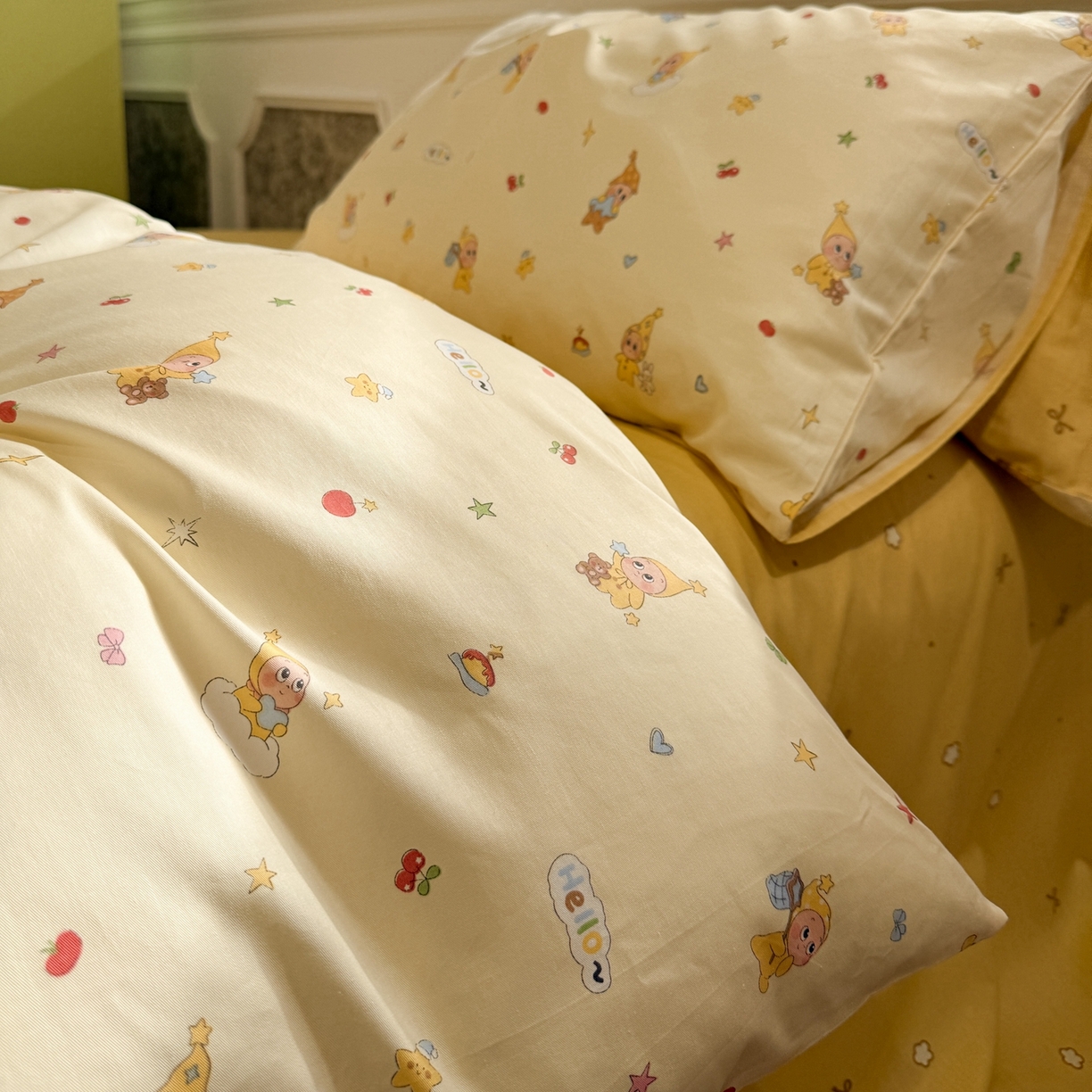 91家纺网 家纺一手货源 找家纺 呗旺鹿 2026新款全棉纯棉40支13070卡通印花四件套-场景二 可爱星人