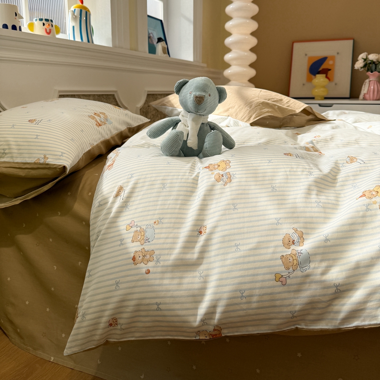 91家纺网 家纺一手货源 找家纺 呗旺鹿 2026新款全棉纯棉40支13070卡通印花四件套-场景二 幸福小熊