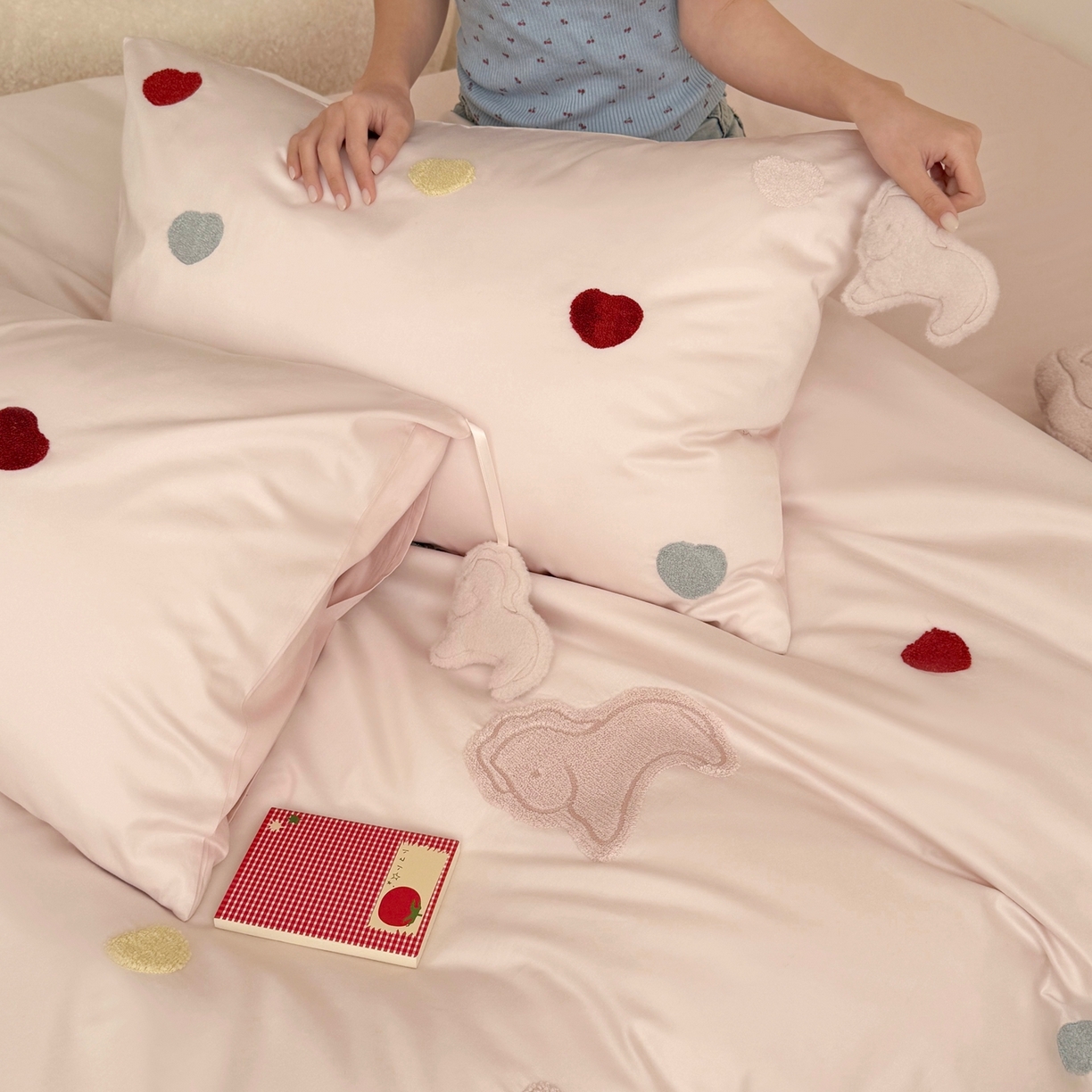 91家纺网 家纺一手货源 找家纺 （总）鹿班家居 2026春夏新款100S长绒棉纯棉毛巾绣系列四件套-粉红小马 标准会员-20元