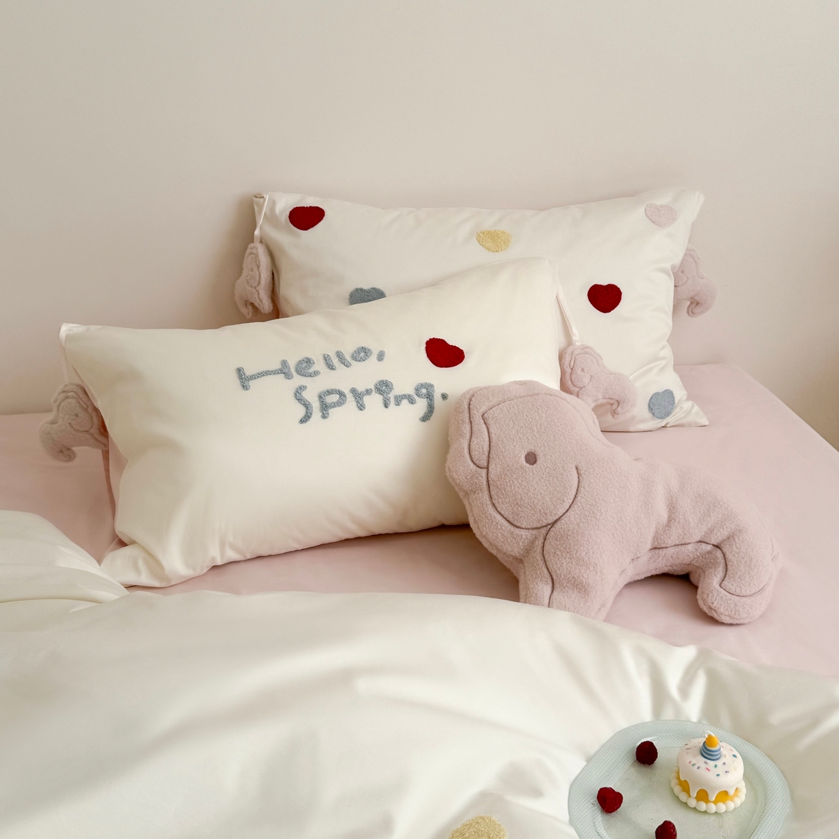 91家纺网 家纺一手货源 找家纺 鹿班家居 2026春夏新款100S长绒棉纯棉毛巾绣系列四件套-粉红小马 标准会员-20元 粉红小马-白色