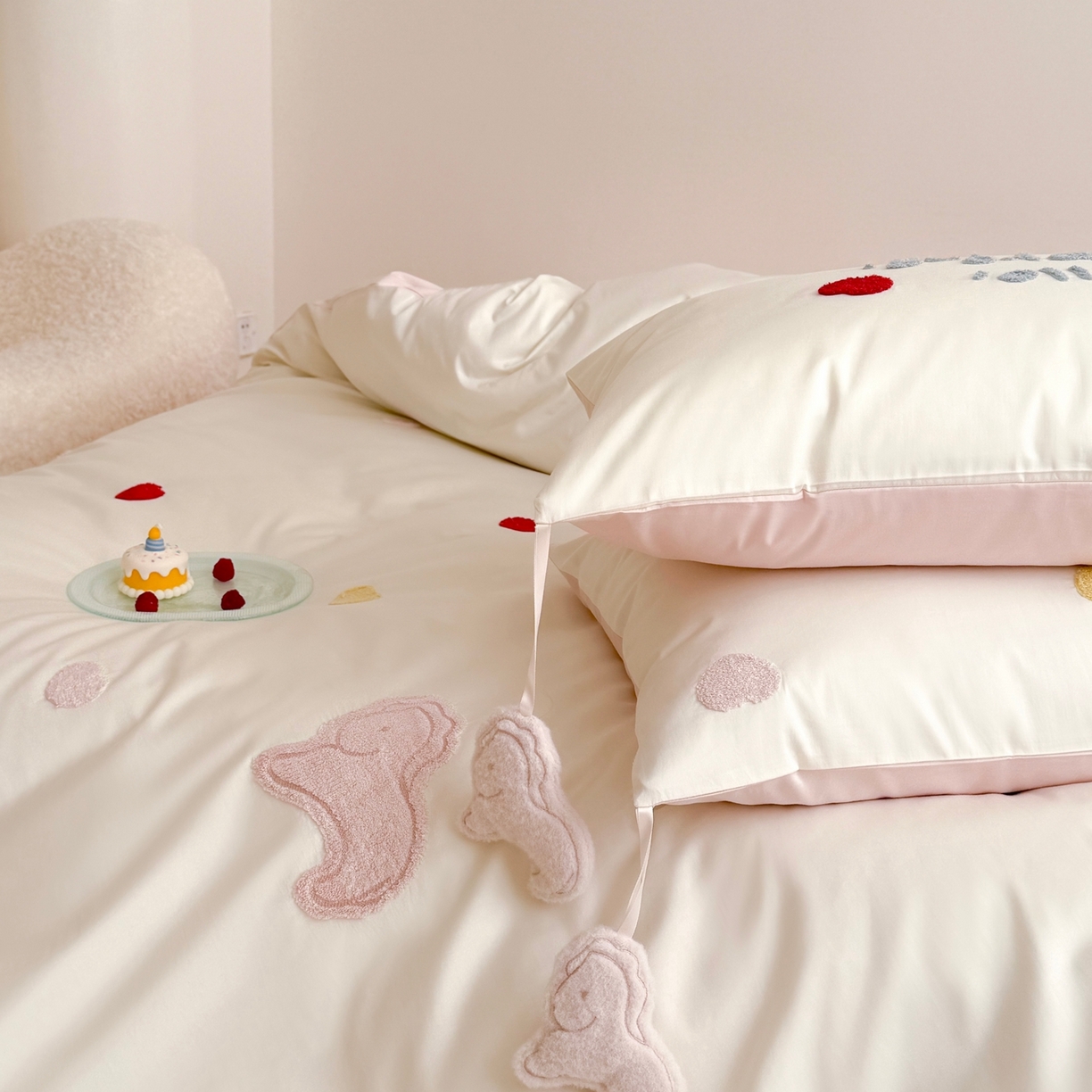 91家纺网 家纺一手货源 找家纺 鹿班家居 2026春夏新款100S长绒棉纯棉毛巾绣系列四件套-粉红小马 标准会员-20元 粉红小马-白色