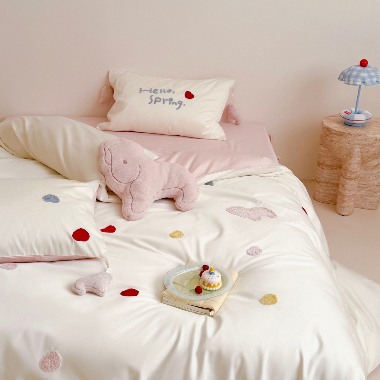 91家纺网 家纺一手货源 找家纺 鹿班家居 2026春夏新款100S长绒棉纯棉毛巾绣系列四件套-粉红小马 标准会员-20元 粉红小马-白色