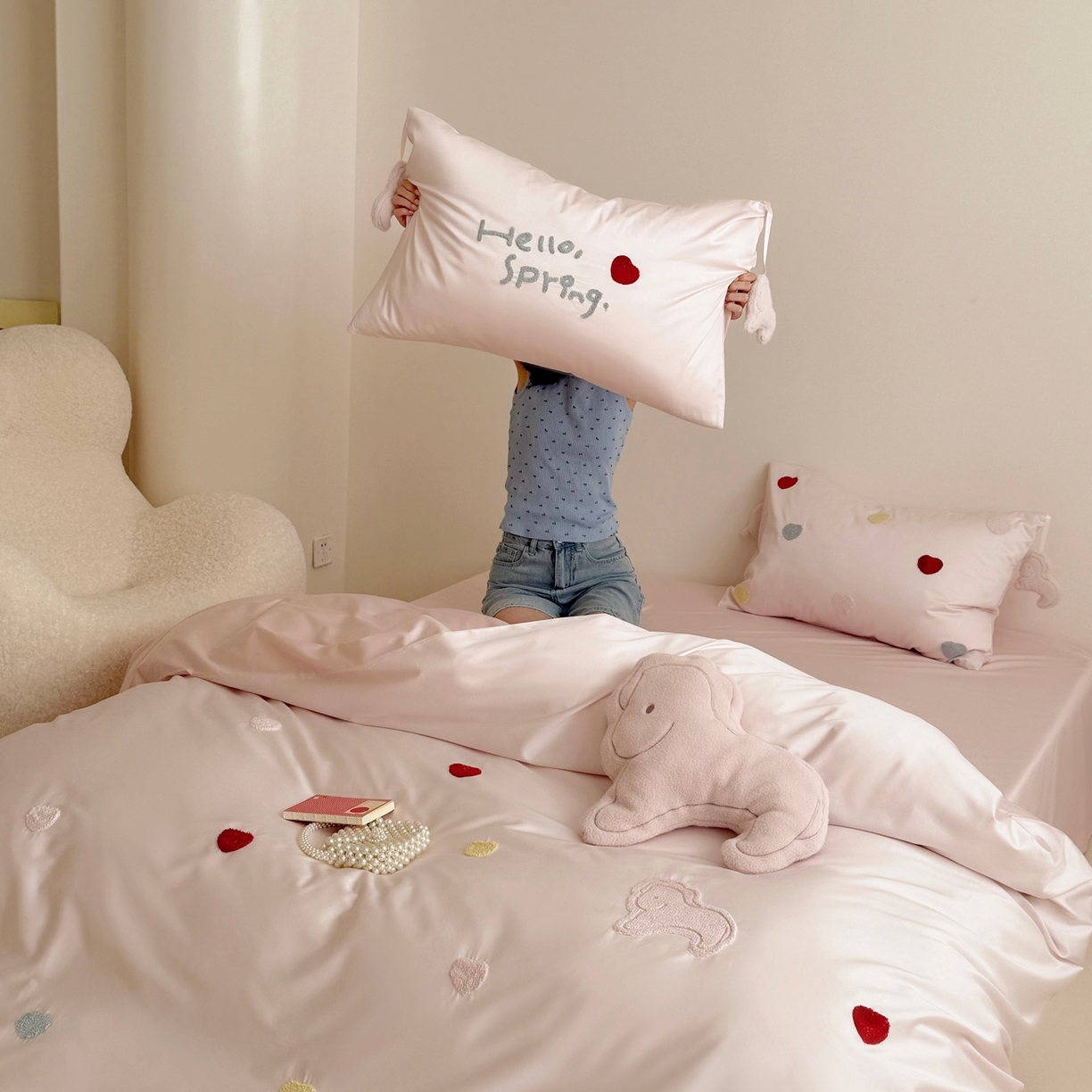 91家纺网 家纺一手货源 找家纺 鹿班家居 2026春夏新款100S长绒棉纯棉毛巾绣系列四件套-粉红小马 标准会员-20元 粉红小马-粉色