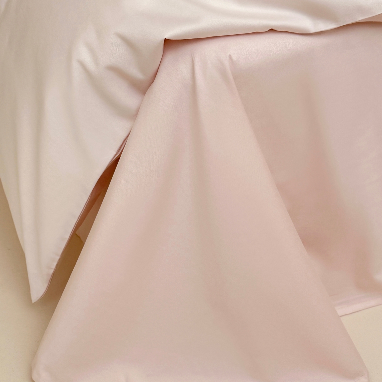 91家纺网 家纺一手货源 找家纺 鹿班家居 2026春夏新款100S长绒棉纯棉毛巾绣系列四件套-粉红小马 标准会员-20元 粉红小马-粉色